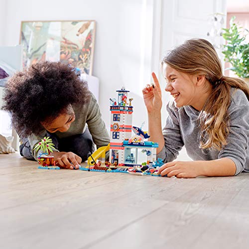 LEGO Friends - Centro de Rescate del Faro Nuevo set de construcción de Colorido Edificio con Tobogán de Juguete y mini muñecas para Recrear Aventuras en la Costa (41380)