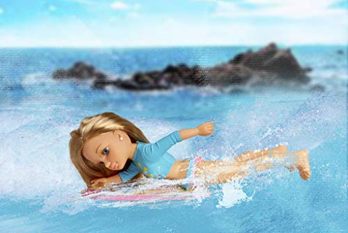 Nancy-Un día Haciendo Surf, Incluye Muñeca con Tabla y Neopreno, para niñas a Partir de 3 años (Famosa 700015528)