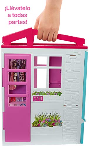 Barbie - Casa amueblada pleglable con cocina, piscina, dormitorio y lavabo con muñeca rubia (Mattel FXG55), Embalaje estándar