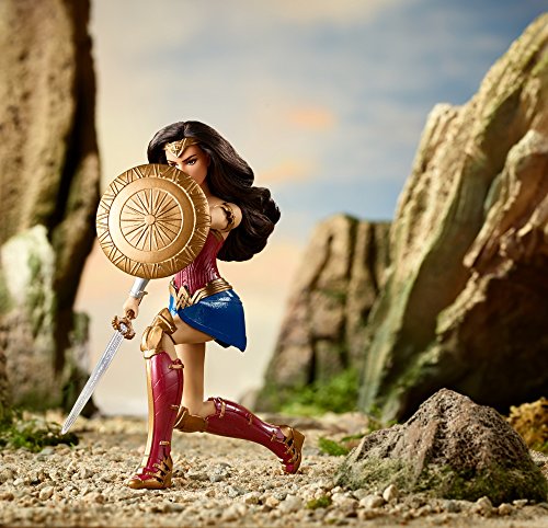 DC Comics FDF39 Wonder Woman Shield Deluxe muñeca , color/modelo surtido