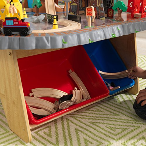 KidKraft- Set de tren con cascada y montaña y mesa, de madera, para niños, juego clásico de actividades ferroviarias con accesorios incluidos (112 piezas)  (17498) , color/modelo surtido