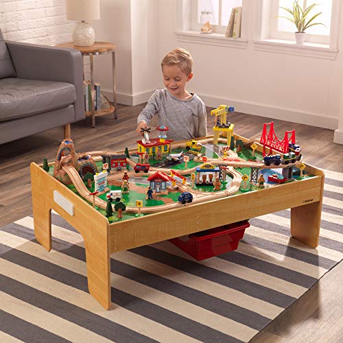 KidKraft- Set de tren y mesa de actividades de juguete, de madera, para niños, juego clásico de actividades ferroviarias con accesorios incluidos (120 piezas) Adventure , Color Multicolor (18025)
