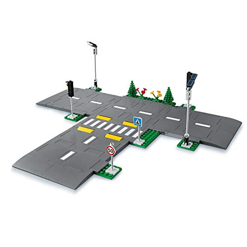 LEGO 60304 City Bases de Carretera Set de Construcción con Placas de Carretera, Semáforos y Ladrillos que Brillan en la Oscuridad