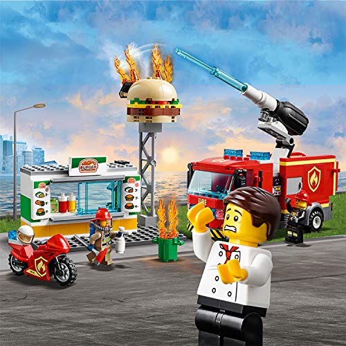 LEGO City Fire - Rescate del Incendio en la Hamburguesería, Set de Construcción de Aventuras de Bomberos, Incluye Camión y Moto de Juguete (60214)