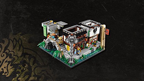 LEGO Ninjago - Ciudad de NINJAGO, edificio ninja de juguete con figuras de guerreros y barco de pesca tradicional (LEGO 70620)