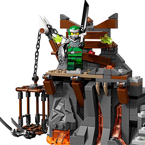 Ninjago TV Series Viaje a las Mazmorras Calavera 2en1 Set de Construcción y Juego de Mesa, multicolor (Lego ES 71717)
