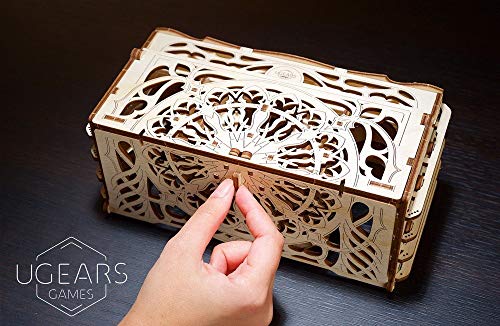 UGEARS Modelo Mecánico Puzzle 3D - Soportes de Juego de Cartas - Card Holder - Caja de Madera Tarjeta de Juego Estuche Funda para 12 Mazo de Naipes Maquetas para Construir Adultos para Juegos de Mesa