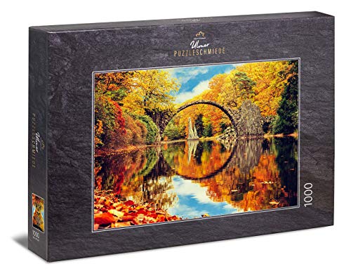 Ulmer Puzzleschmiede - Puzzle Bosque de Cuento de Hadas - Puzzle de 1000 Piezas - Rakotzbrücke Kromlau en Alemania con un Reflejo Lago