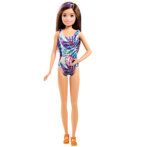 Barbie Skipper Muñeca rubia con maleta, bañador, perrito mascota y accesorios de viaje, regalo para niñas y niños +3 años (Mattel GRT88)