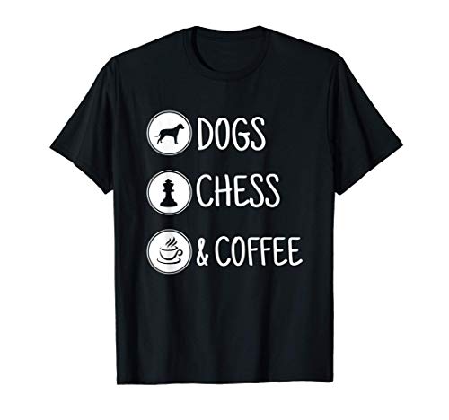 Chess Lover Gift Perros, ajedrez y café Camiseta