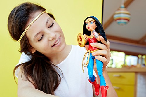 DC Super Hero Girls DC Superhero Girls- Wonder Woman Disney Muñeca, Color Rojo/Azul (Mattel DTR13)