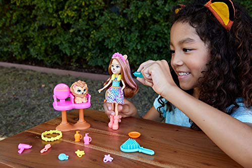 Enchantimals Lacey Lion y Salón de Belleza Muñeca con mascota, set de juego y accesorios, juguete +4 años (Mattel GTM29)
