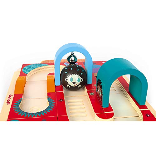 Janod - J08056 - Circuito de rali con diseño de erizo, juguete educativo de madera para manipulación y habilidades motrices para niños a partir de 18 meses