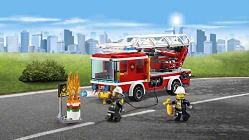 LEGO City - Camión de Bomberos con Escalera, Juguete de Construcción para Recrear Rescates en Incendios de la Ciudad (60107)