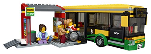 LEGO CITY - Estación de Autobuses, Juguete de Construcción de Vehículo de Transporte en la Ciudad, Incluye Pasajeros, un Puesto de Periódicos y una Bici (60154)