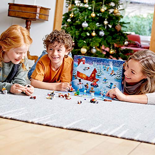 LEGO City Town - Calendario de Adviento 2019, Set con 24 Juguetes de Construcción, Incluye Minifigura de Papá Noel y un Perro Husky (60235)