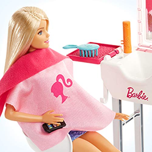 Barbie Quiero Ser peluquera, muñeca rubia con accesorios y su salón de belleza (Mattel FJB36)