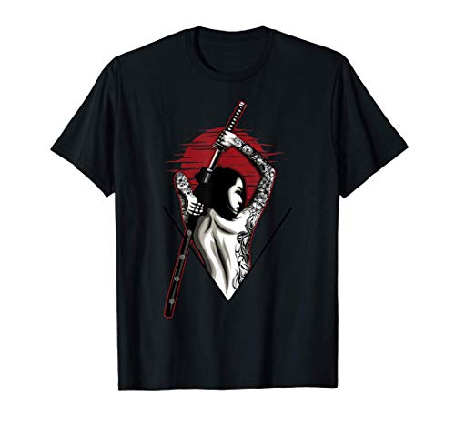 Guerrero samurái femenino de anime con espadas samuráis Camiseta