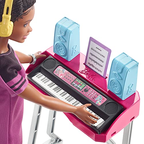 Barbie Brooklyn Estudio de grabación Muñeca afroamericana con set de juego y accesorios musicales de juguete, regalo para niñas y niños +3 años (Mattel GYG40)