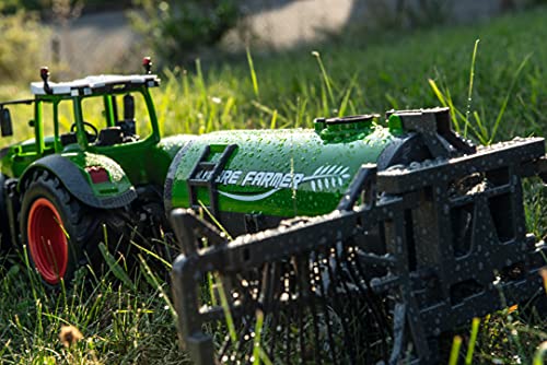 Carson 500907344 Tractor RC con Cisterna 1:16-Vehículo teledirigido, vehículo agrícola para niños Mayores de 8 años, Apto para Uso en Exteriores, Incluye Pilas y Mando a Distancia, Verde