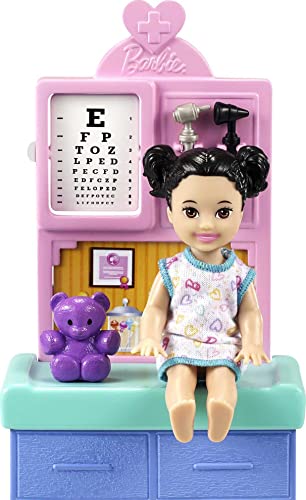 Barbie Pediatra Muñeca rubia doctora con bebé, consulta médica de juguete y accesorios (Mattel GTN51)