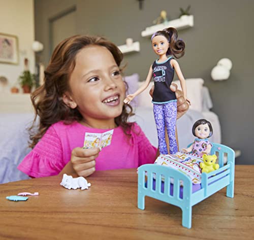 Barbie Skipper Canguro con Muñeca, Bebe con Ropa Que Brilla En La Oscuridad y Accesorios (Mattel GHV88)