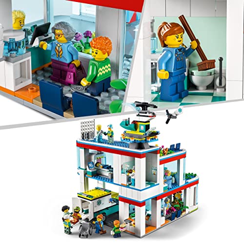 LEGO 60330 City Hospital con Ambulancia, Set con Helicóptero de Juguete y 12 Mini Figuras para Niños y Niñas 7 Años