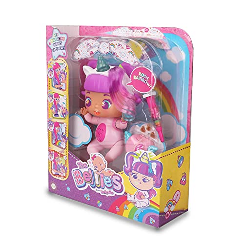The Bellies from Bellyville - Rosie Rainbow!, muñeca interactiva grande big bellie, bebe unicornio cuerno y pelo rosa, con accesorio de vacuna, sonido y luz, niños desde 3 años, Famosa (700016632)