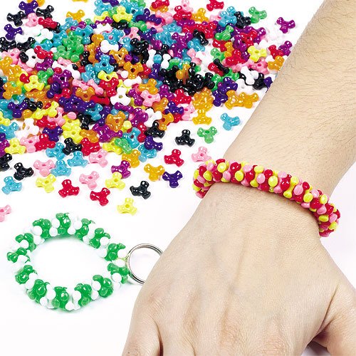 Baker Ross Cuentas Multicolor con forma de Trébol (paquete de 700) kit de fabricación de joyas para niños, artesanías de cuentas y collage (EK1288)