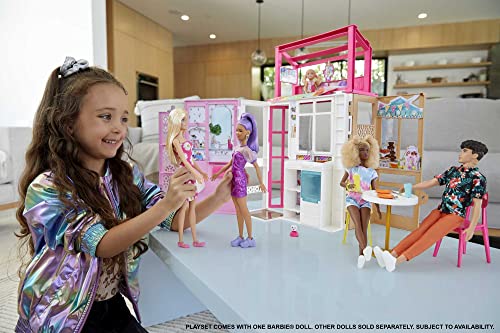 Barbie Casa 2 pisos Casa amueblada para muñecas de juguete, incluye muñeca rubia y accesorios (Mattel HCD48)