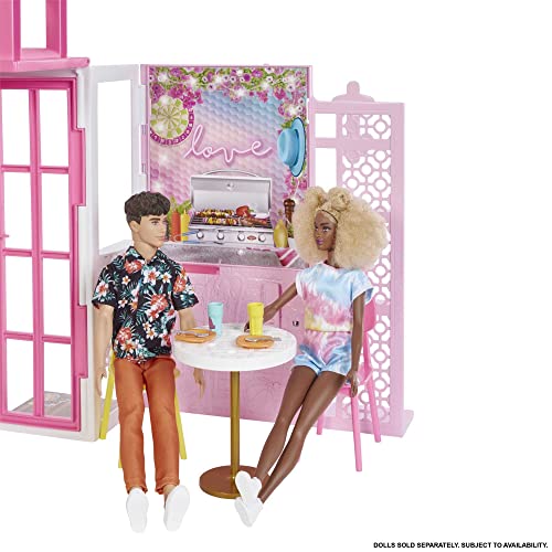 Barbie Casa de 2 pisos con muñeca rubia y accesorios de juguete, regalo para niñas y niños +3 años (Mattel HCD46)