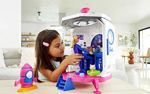 Barbie Set de juego Estación Espacial Muñeca con accesorios de juguete, regalo para niñas y niños +3 años (Mattel GXF27)