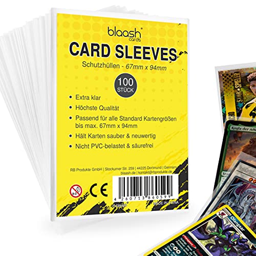 blaash® Card Sleeves | 100 Premium – Fundas transparentes para todo tipo de cartas de juego y colección como Pokémon, YuGiOh, MTG, Match Attax| Standard Penny Soft Sleeves | 67 x 94 mm