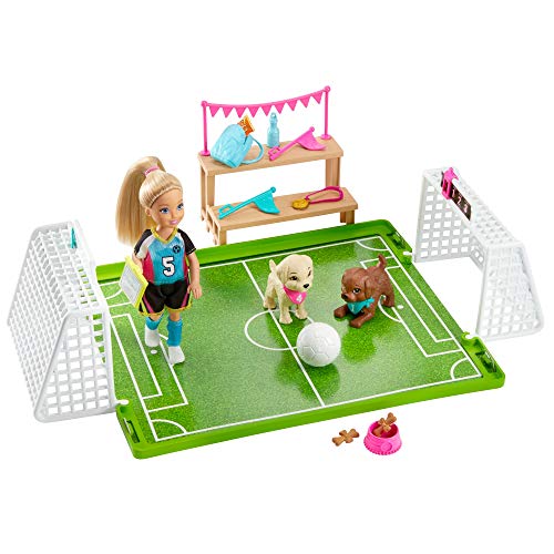 Mattel- Dreamhouse Adventures - Muñeca Chelsea Playset con Accesorios de fútbol (GHK37)