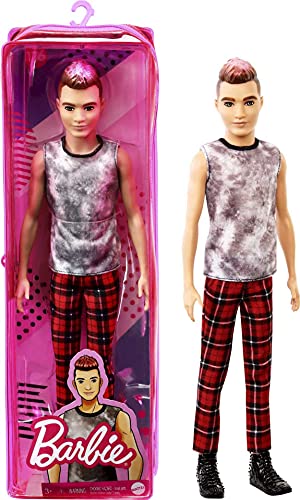 Barbie Ken Fashionista Muñeco rockero con camiseta sin mangas, pantalón de cuadros y accesorios de moda de juguete (Mattel GVY29)