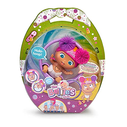 The Bellies from Bellyville- Hula-Hoop, muñeca bebé en pañales interactiva, Bellie grande, con un casco y un juego de aro que rueda, juguete para niñas y niños a partir de 3 años, Famosa (700016631)