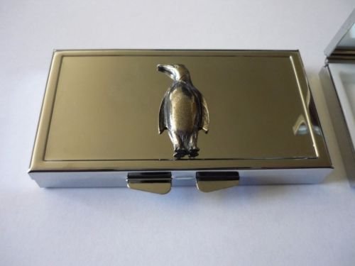 Pingüino W7 hecho de peltre inglés fino en una pastilla de espejo de 7 días publicada por Estados Unidos para todos los 2016 de DERBYSHIRE Reino Unido