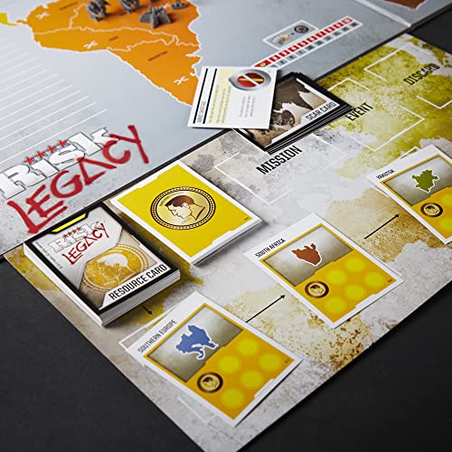 Avalon Hill Risk Legacy - Juego de mesa de estrategia, juego narrativo inmersivo, juego de mesa en miniatura para edades de 13 años en adelante, para 3-5 jugadores