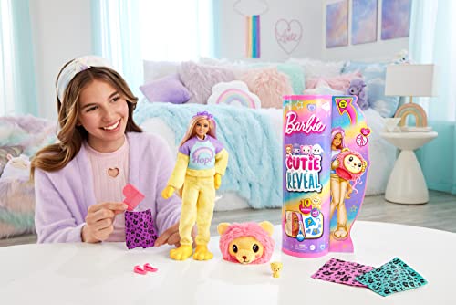 Barbie Cutie Reveal Camisetas Cozy León Disfraz revela una muñeca articulada con mascota y accesorios sorpresa de moda, juguete +3 años (Mattel HKR06)