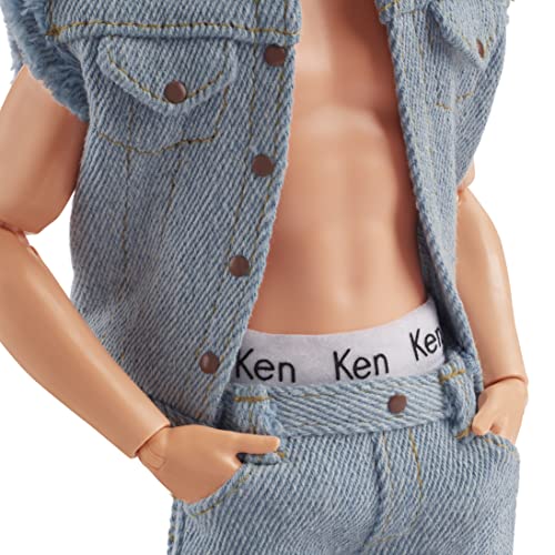 Barbie The Movie - Ken Muñeco Signature coleccionable de la película con un conjunto vaquero y ropa interior original Ken, regalo +3años, HRF27