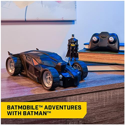 BATMAN DC Comics, Batmobile Auto de Control Remoto, fácil de Conducir, Compatible con Figuras, Juguetes para niños y niñas de 4 años en adelante