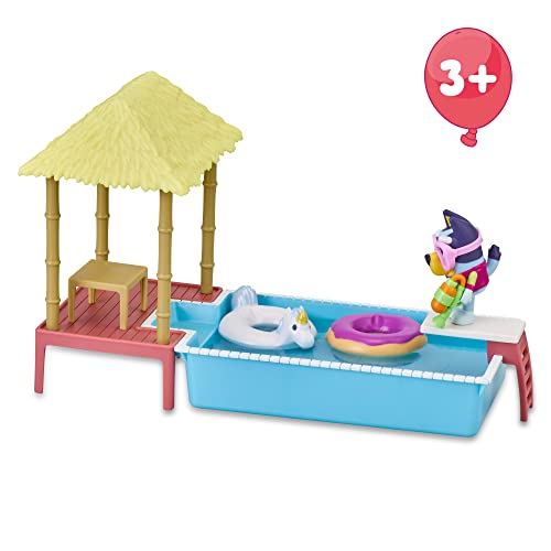 Bluey - Playset Pool Time, Piscina, Set de Juguete Completo con 1 Mini Figura Accesorios, Ideal para completar la casa, niños y niñas Desde 3 años, Famosa (BLY22000)