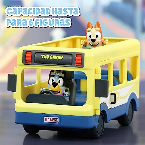 Bluey - School Bus, autobús para el Cole 2 Figuras con Bingo Personajes de la Serie de Dibujos inantil, Cartel con Destino de Ruta Giratorio, niños y niñas + 3 años, Famosa (BLY39010)