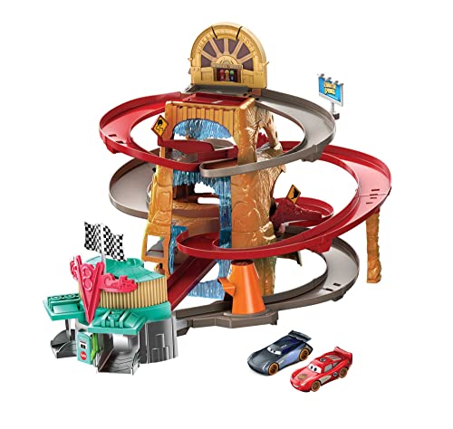 Cars Carrera de Radiador Springs en la montaña Pista para coches de juguete, incluye 2 coches personajes de la película (Mattel HHL84)