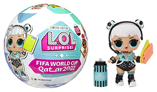 LOL Surprise X FIFA World Cup Qatar 2022 - Surtido Aleatorio - 7 sorpresas del Mundo del fútbol - Outfis, Zapatos, Tarjetas Exclusivas para intercambiar y Accesorios - A Partir de 4 años