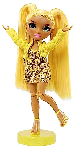 Rainbow High Muñeca Fantastic Fashion - Sunny Madison - Muñeca de Moda Amarilla de 28cm y Set de Juegos con 2 Conjuntos y Accesorios de Moda - para niños y niñas de 4 a 12 años
