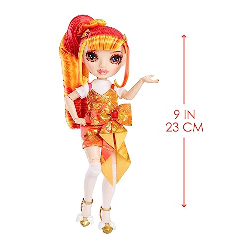 Rainbow Junior High Special Edition - Laurel DE-VIOUS - Muñeca de Moda de 22,86 cm, roja y Naranja, con Accesorios y Mochila Flexible de Abrir y Cerrar - Regalo Ideal para niños de 4 a 12 años