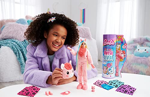 Barbie Cutie Reveal Serie Fantasía Llama Disfraz rosa revela una muñeca articulada con mascota y accesorios sorpresa de moda, juguete +3 años (Mattel HJL60)