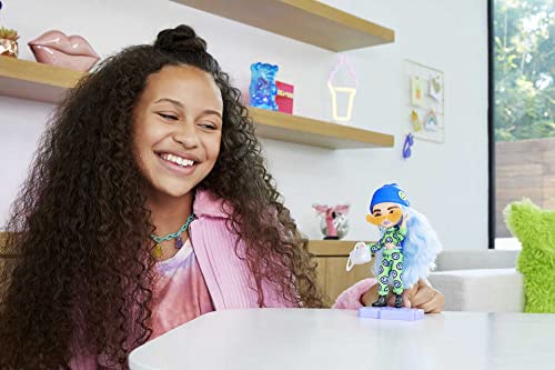 Barbie Extra Mini Muñeca pequeña articulada con pelo azul hielo, pelo largo y accesorios de moda de juguete (Mattel HGP65)