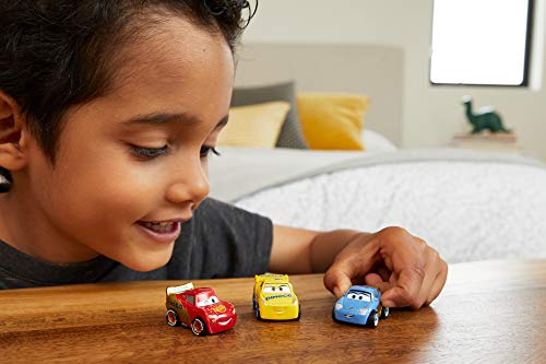 Disney Cars Pack de 3 mini vehículos, modelos surtidos, coches de juguete niños +3 años (Mattel GKG01)